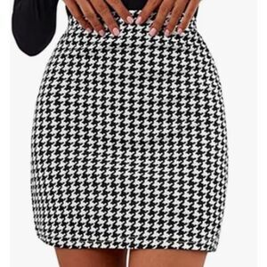 Urban Revivo Black & White Houndstooth Skirt Mini Front & Back Pockets Size 6